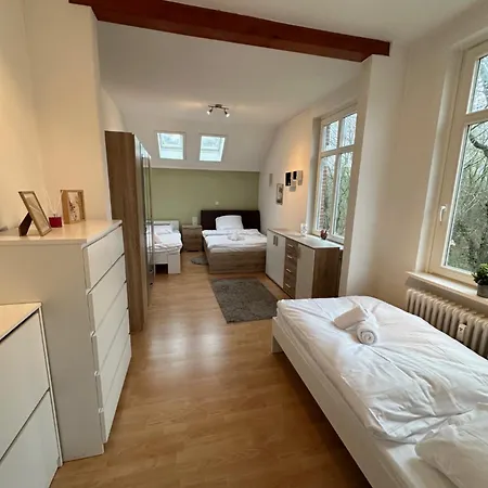 Gemuetliche Monteurswohnung In アパート レーア